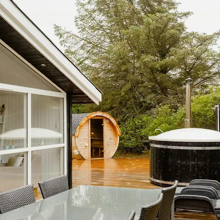 Dom wakacyjny Bright And Lovely Summerhouse In *