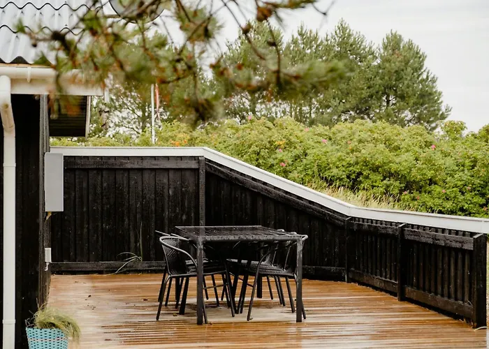 Bright And Lovely Summerhouse In *
