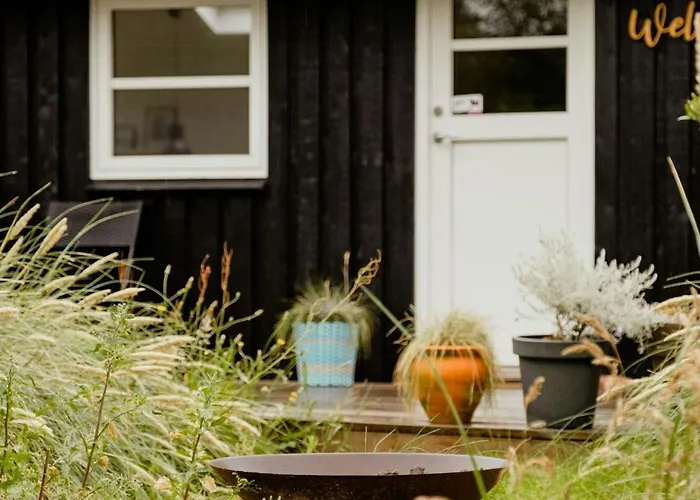 Дом отдыха Bright And Lovely Summerhouse In *
